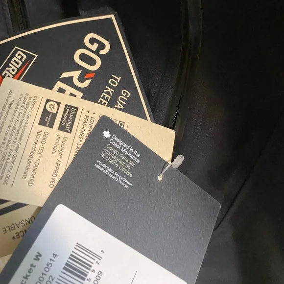 Arc'teryx Women’s beta Jacket - Picture 9 of 12